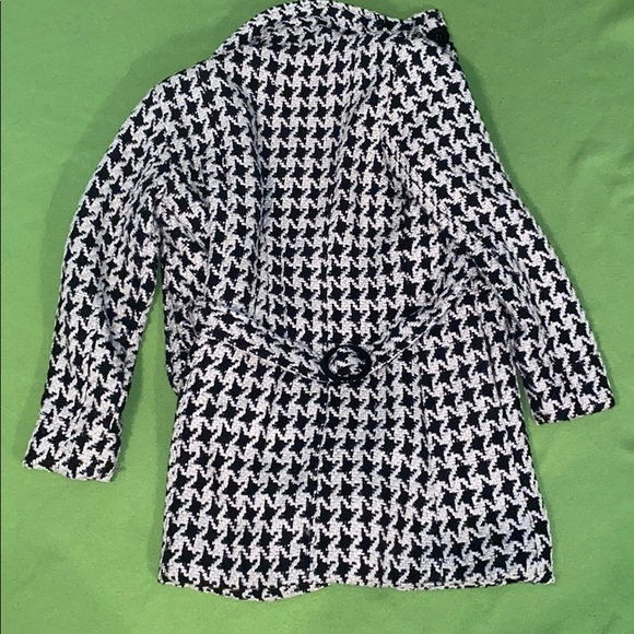 Coat- houndstooth print dress coat  (worn once) - Picture 3 of 6